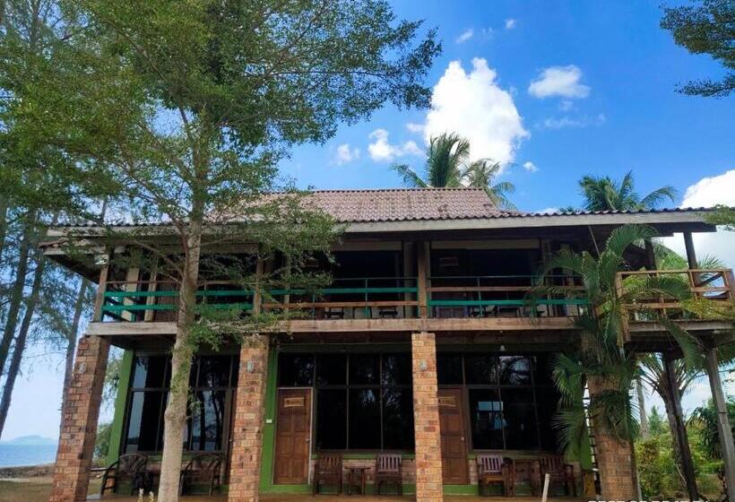 Номер Deluxe Вид на Море, The Chevalley Beach Resort
