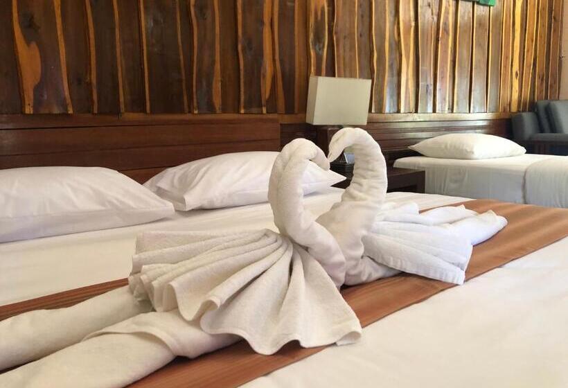 Номер Deluxe Вид на Море, The Chevalley Beach Resort