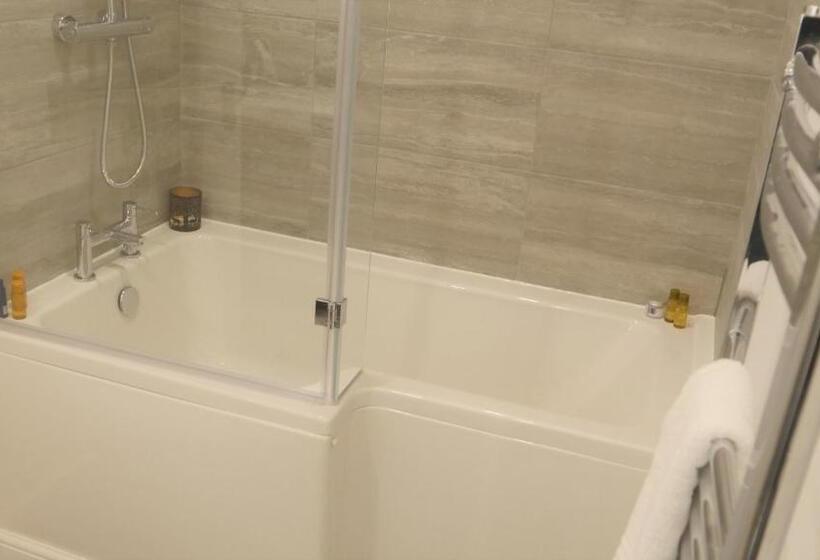 스위트 킹사이즈 침대, Strathardle Lodge