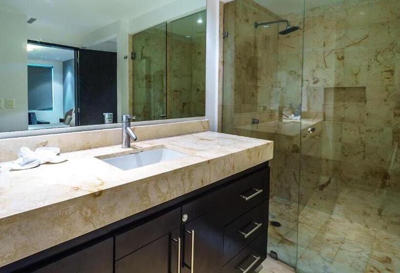 1 Schlafzimmer Penthouse Apartment, The Elements Oceanfront & Beachside Condo