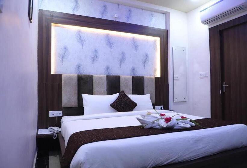 复式套房, Srg Inn