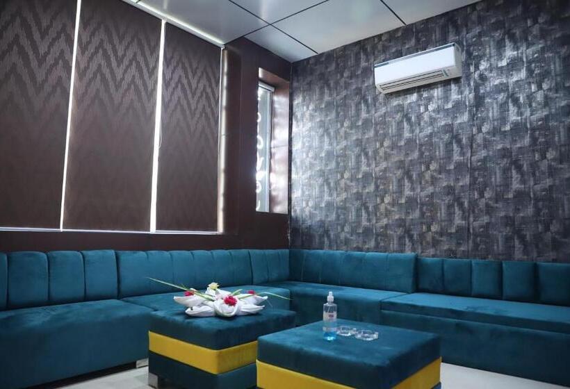 复式套房, Srg Inn