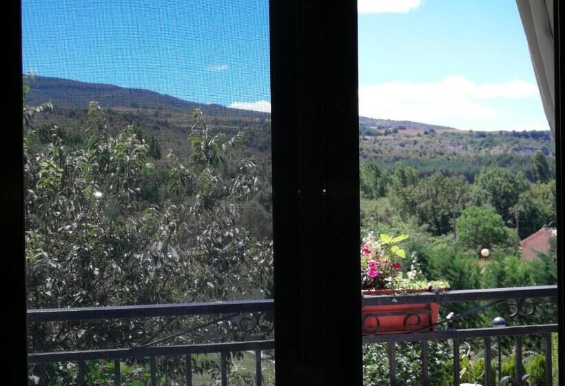 标准三人间, Hostal Escarla