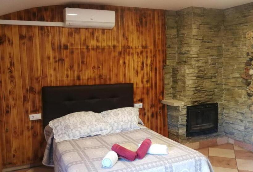 带露台的标准房间, Hostal Escarla