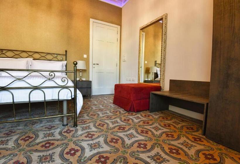 اتاق لوکس با بالکن, Xeuchia Accommodation