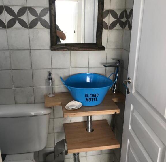 オーシャンビューのスーペリアトリプルルーム, Container Cubo