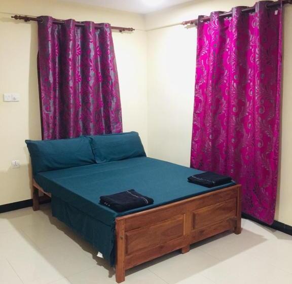اتاق استاندارد با بالکن, Senthil Complex