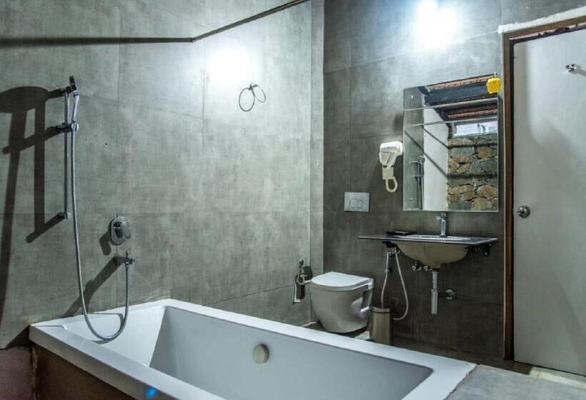 带阳台套房, Starling River Resort Dandeli