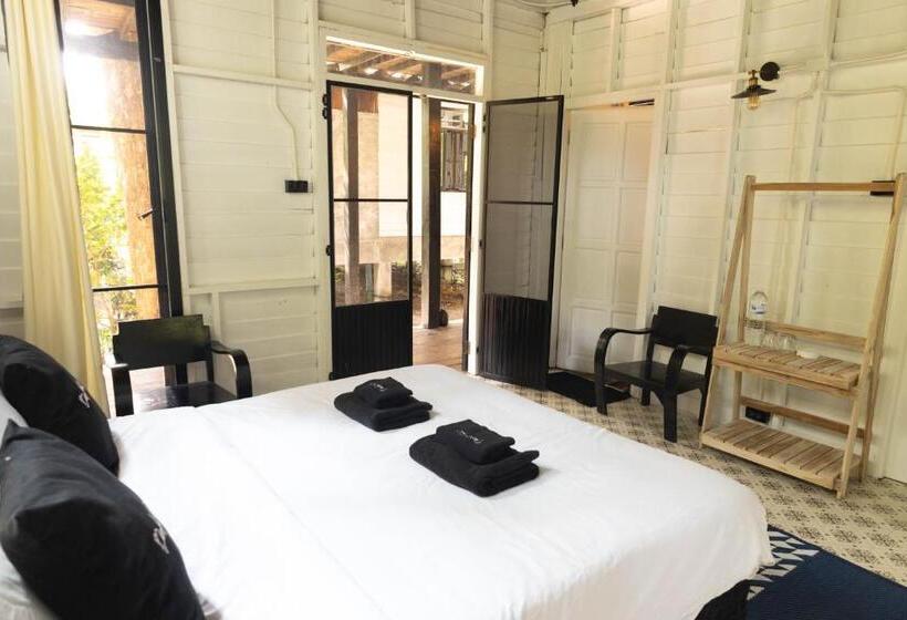 패밀리 스위트, Barefoot Project Formerly Baan Klong Kleng