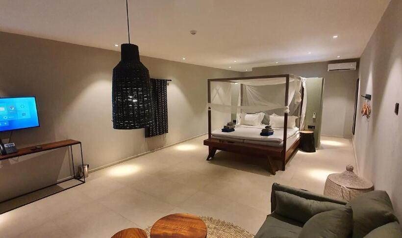 اتاق استاندارد با چشم‌انداز استخر, Kalimba Beach Resort