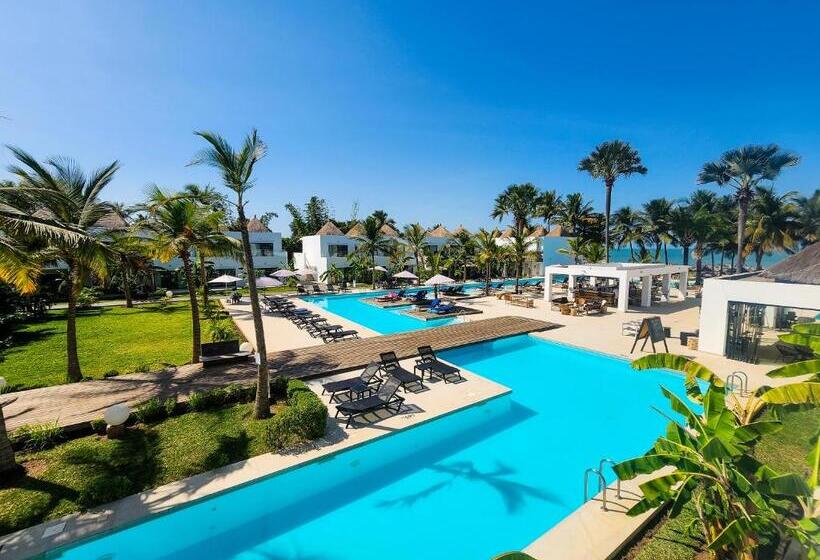 اتاق استاندارد با چشم‌انداز استخر, Kalimba Beach Resort