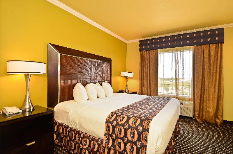 带大床的套房, Best Western Plus Christopher Inn And Suites