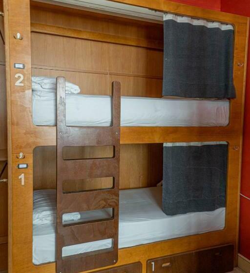 Bed in Shared Room with Shared Bathroom, La Banda Rooftop Hostel
