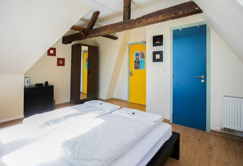 Номер Стандарт, St Christopher S Inn Hostel At The Bauhaus