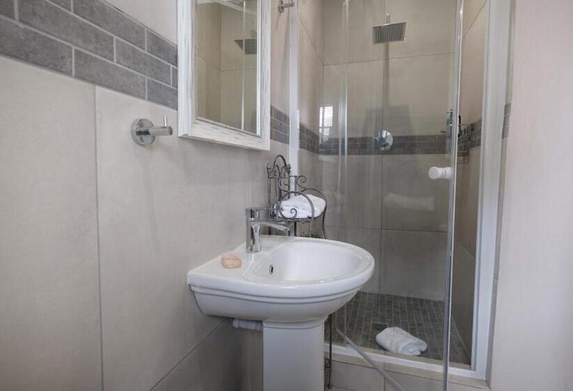Номер Стандарт, Adderley House Guest Accommodation