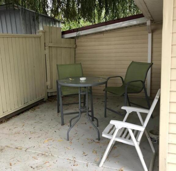 标准工作室, Shady Willow Guest House   For Tourists & Travellers Only, No Locals, Private Small Compact Rooms Wi
