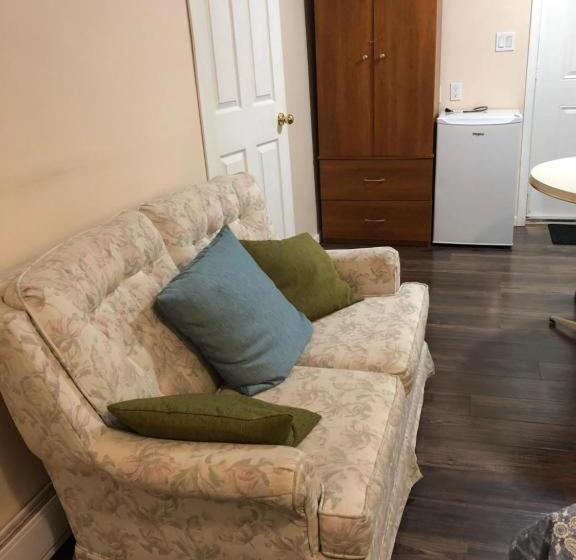 标准工作室, Shady Willow Guest House   For Tourists & Travellers Only, No Locals, Private Small Compact Rooms Wi