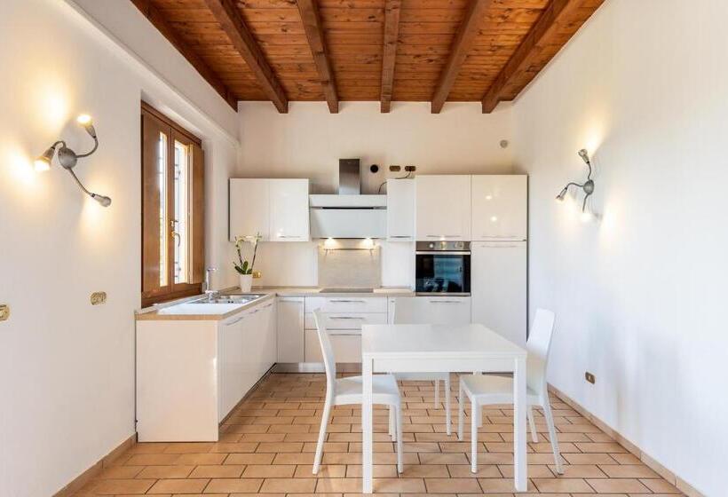 Апартаменты 2 Спальни, Il Casale Lonato   By Host4u