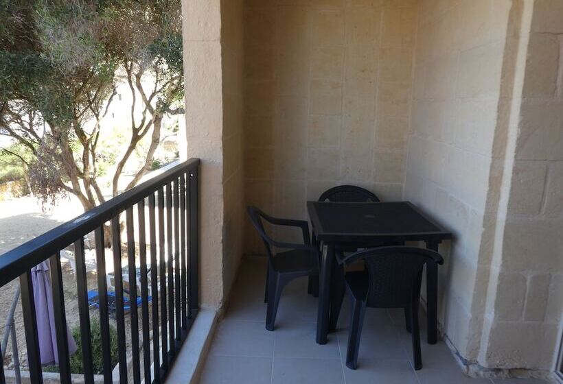 Triple Room Sea View, San Antonio Guesthouse