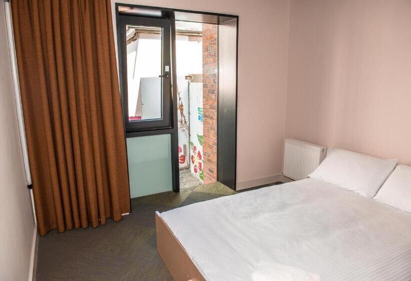 חדר דלוקס, Neptune's Hostel