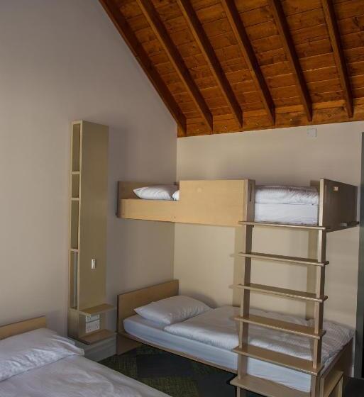 חדר דלוקס לשלושה, Neptune's Hostel