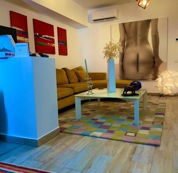 استودیوی لوکس, Rohan Studio One