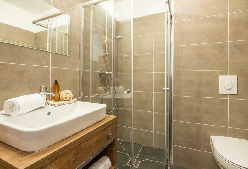 1 Bedroom Penthouse Apartment, Ski  & Sonnenresort Alpendorf By Alpentravel