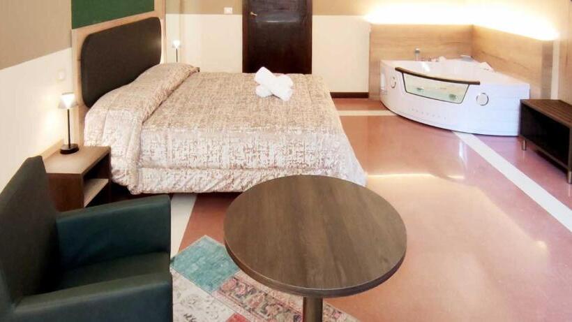 سوئیت با وان آب گرم, San Marciano Luxury Rooms