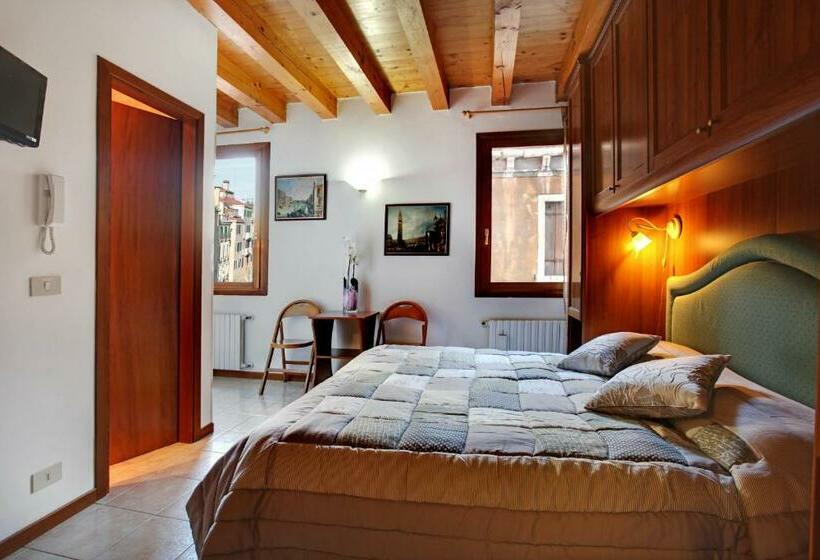Quarto Estandar, Locanda Delle Acque