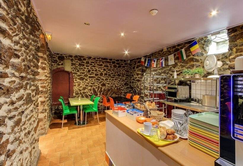 Кровать в Общей Комнате, Le Montclair Montmartre By River