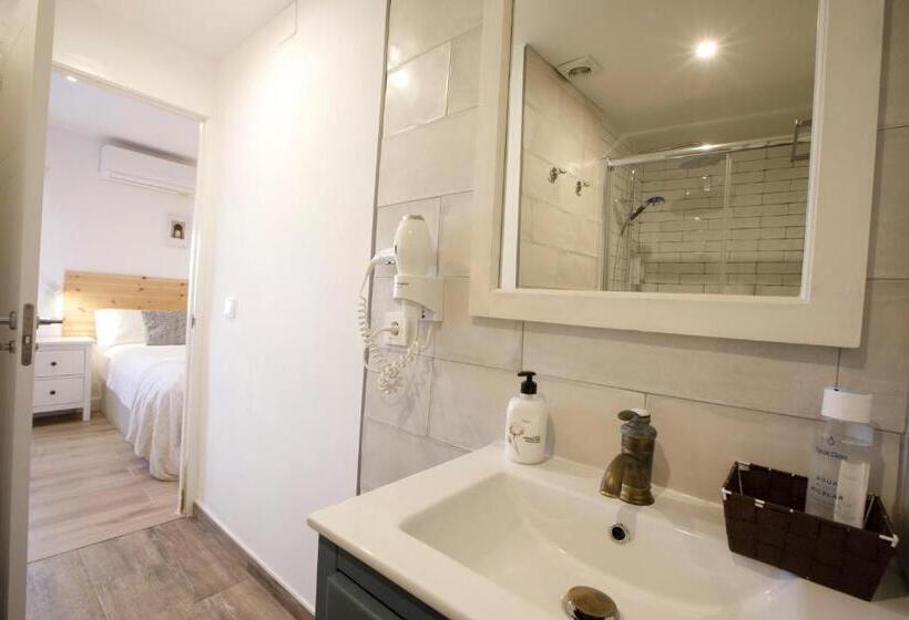 اتاق سوپریور با تخت بزرگ, La Trinidad Córdoba   Great Location