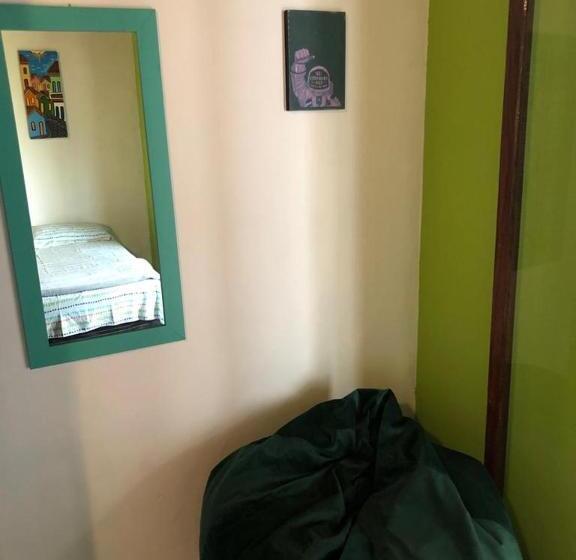 발코니가 있는 스위트, Hostel 4 Elementos   200 Metros Da Praia De Pernambuco E Do Mar Casado