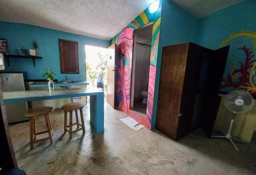 סטודיו משפחתי, Apartment Close To The Town Utopia