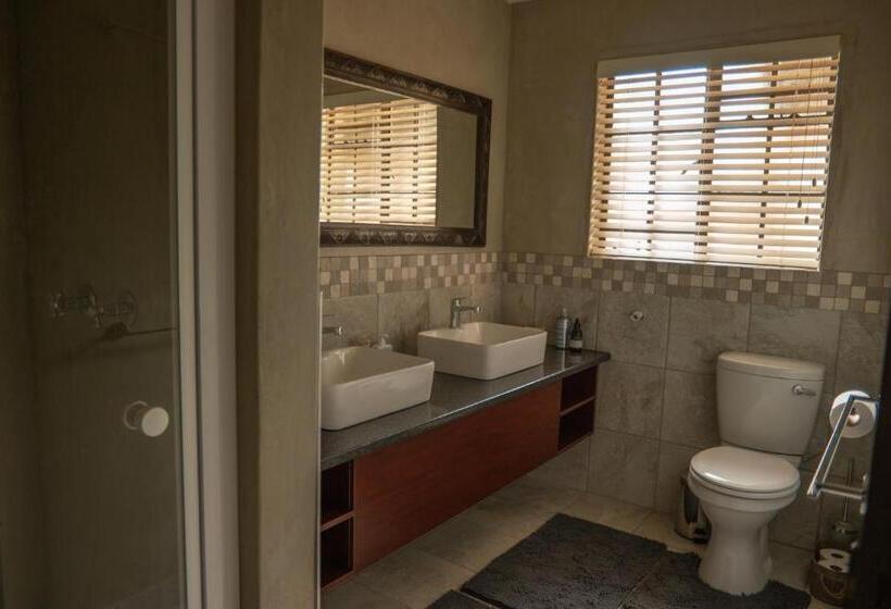 استودیوی لوکس, Camdeboo Place