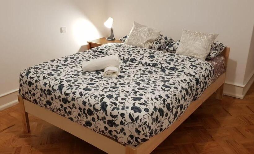 اتاق استاندارد با چشم‌انداز باغ, Rose View Guest House