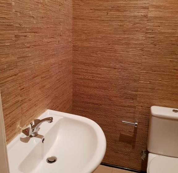 اتاق استاندارد سه تخته با چشم‌انداز باغ, Rose View Guest House