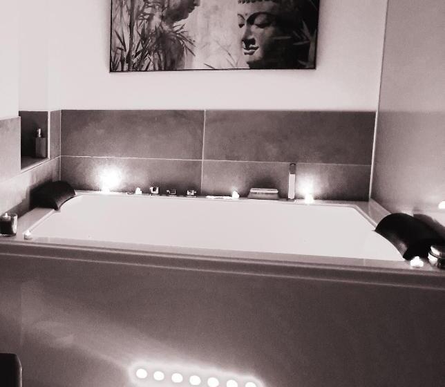 Студия Стандарт, Elle & Lui En Jacuzzi