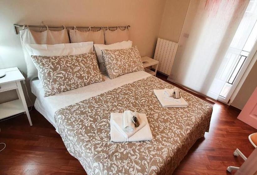 Quarto Triplo Estandar, Casa De Amicis 18
