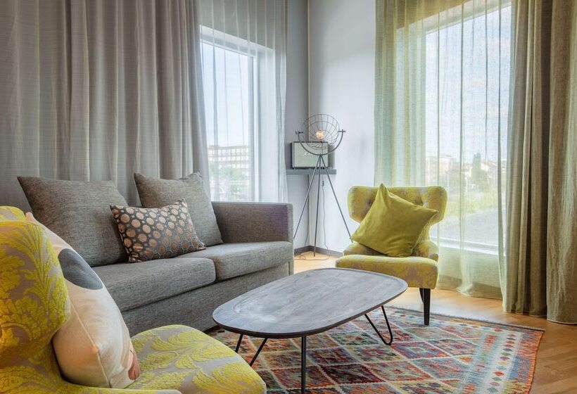 جناح جونيور, Radisson Blu Hotel Uppsala
