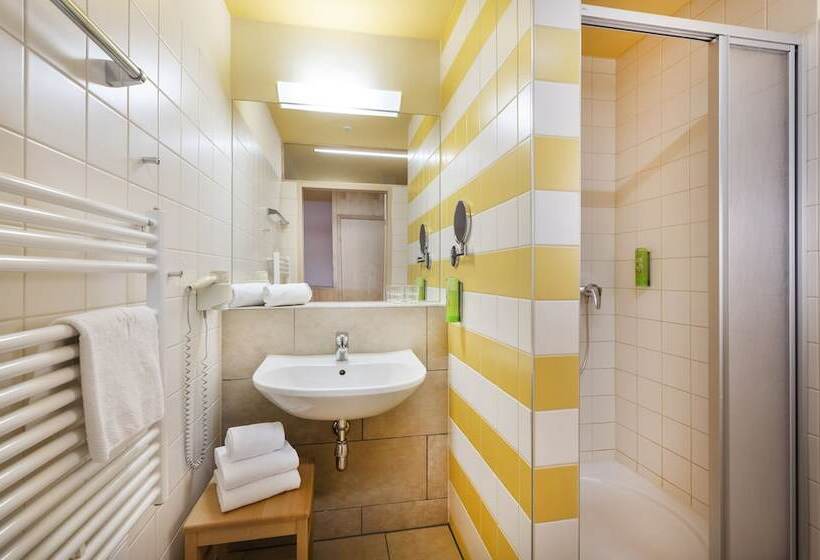 Номер Стандарт Трехместный, Jufa Hotel Bleiburg
