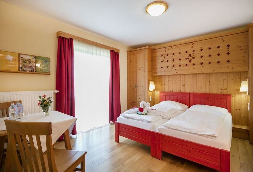 Номер Стандарт Трехместный, Jufa Hotel Tieschen