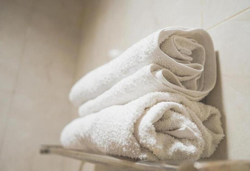 اتاق لوکس, City Residence Kutai 32