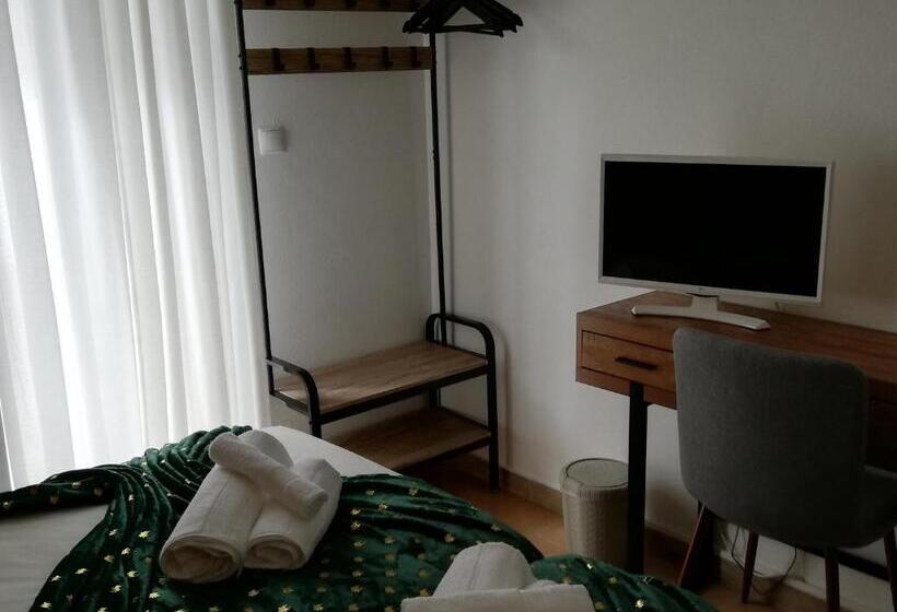 Полулюкс Вид на Сад, Victória Guest House