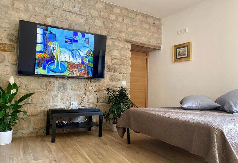 Семейный Номер Deluxe, Bombrelais