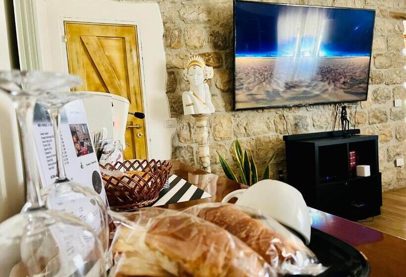 Семейный Номер Deluxe, Bombrelais