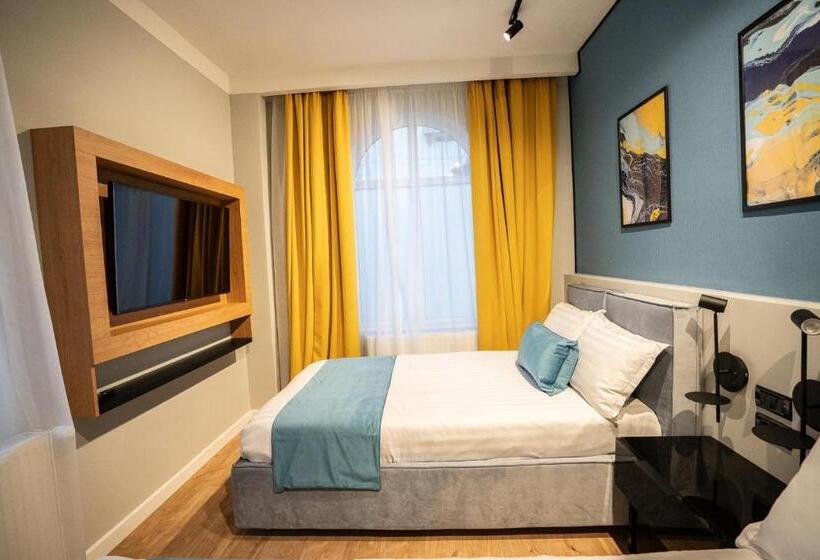 استودیوی سوپریور, Emil Balaban Luxury Apart