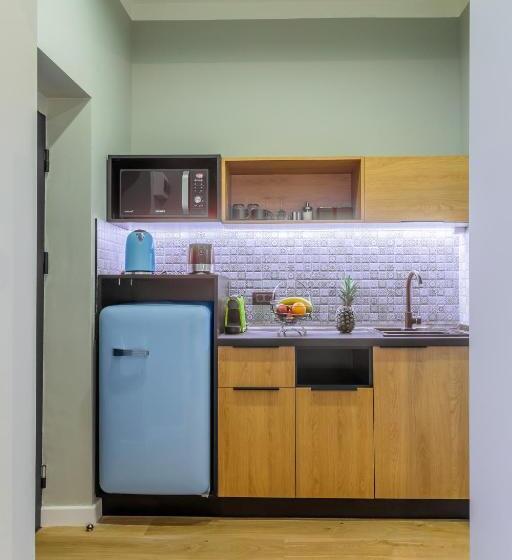 استودیوی سوپریور, Emil Balaban Luxury Apart