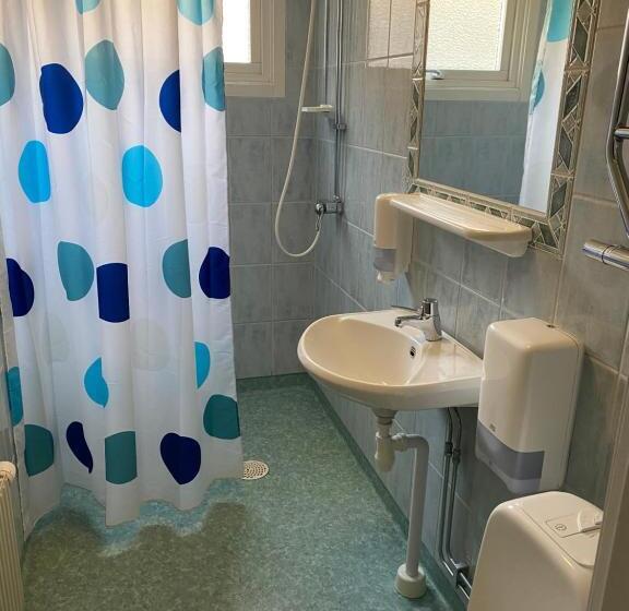 Семейный Номер, På Hörnet Hotell