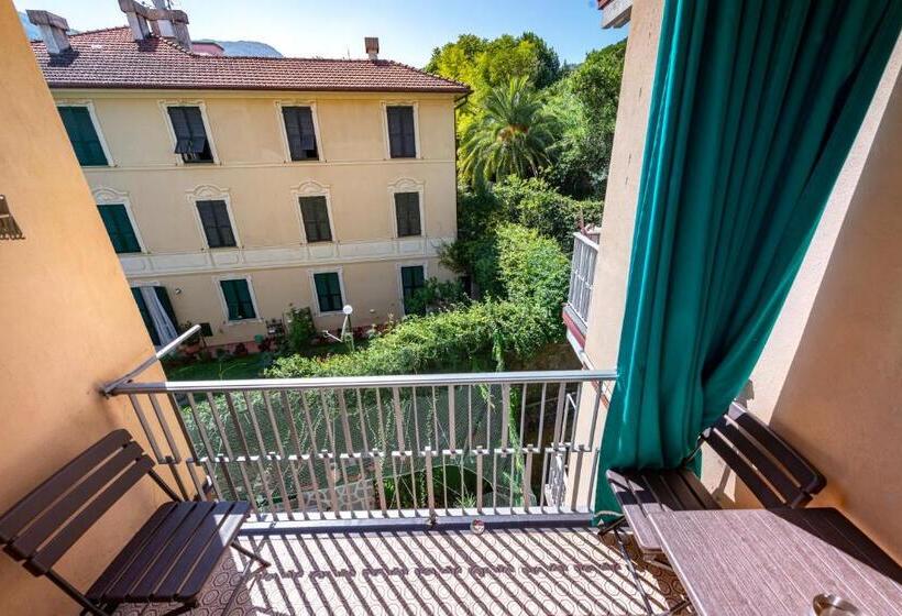 Quarto Triplo Estandar, Affittacamere Arcobaleno