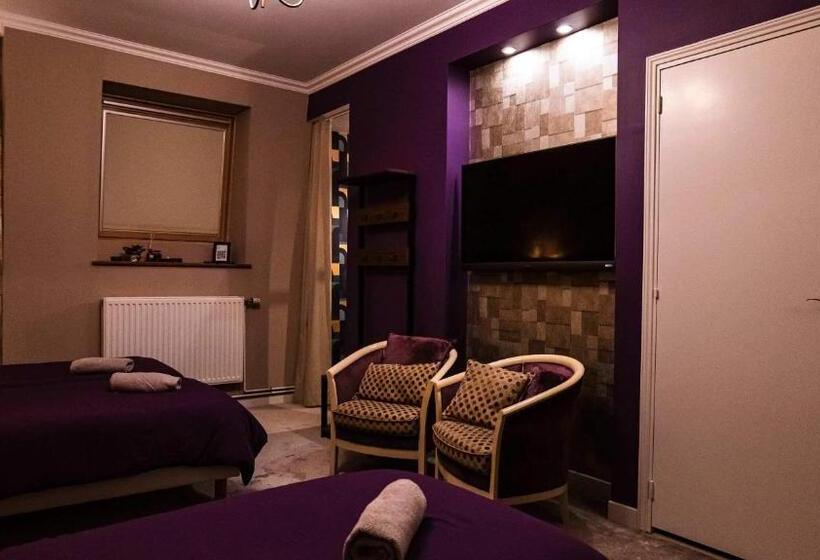 Четырехместный Номер Стандарт, A La Villa Perroy Les Chambres Sont Spacieuses Et Les Petit Déjeuners Offerts